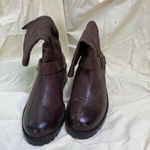 Pair of Cole Hann Size 8 womans boot